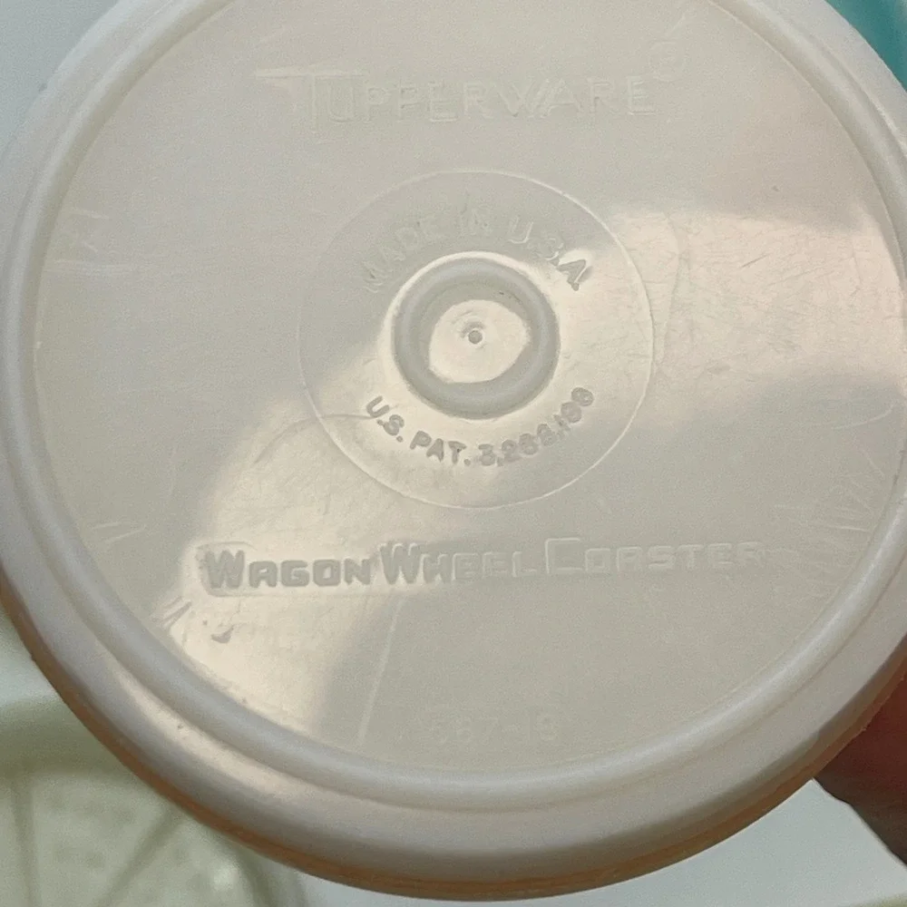 Vintage‎ Tupperware Wagon Wheel Coaster Set of 8 Pastel Colors with Caddy 567-13
